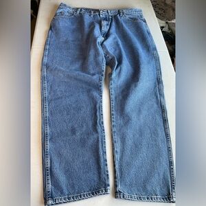 Wrangler Men's Blue Jeans size tag is missing. See measurements